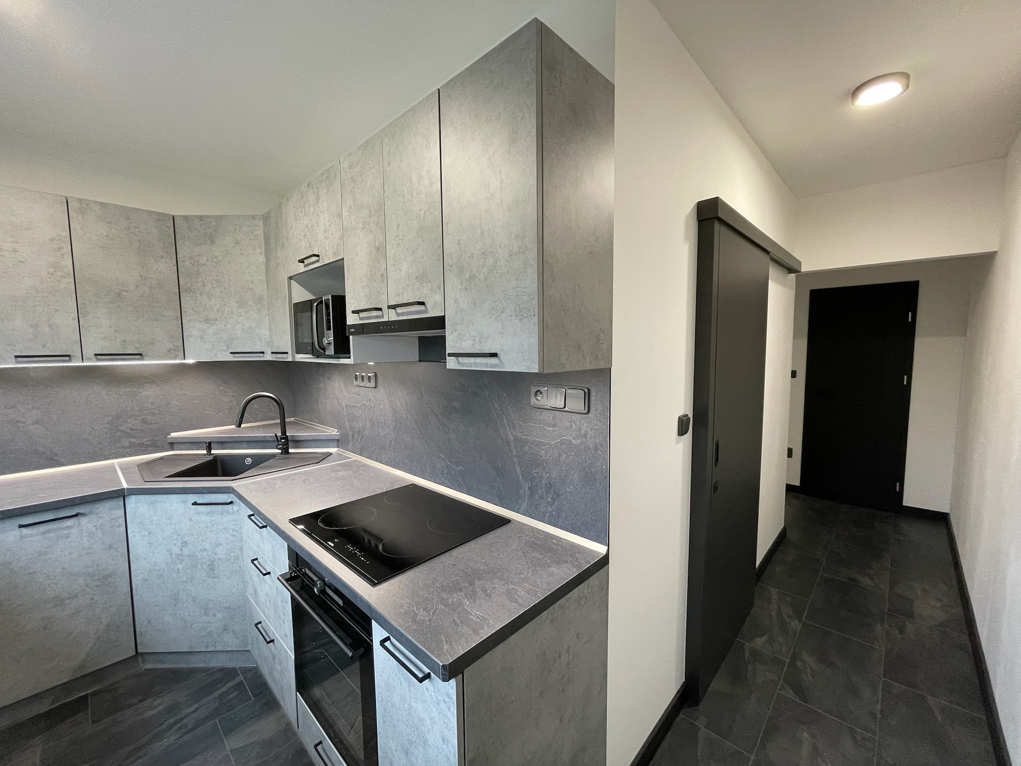 DK Construction - Rekonstrukce interiéru