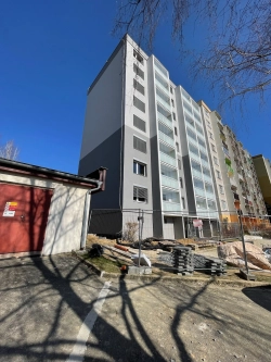 Průběh prací při revitalizaci panelového domu