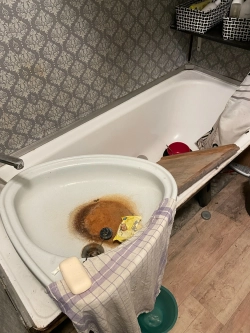 Interiérové úpravy v různých fázích rekonstrukce