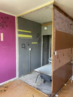 Stav interiéru během procesu rekonstrukce