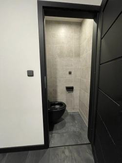 Interiérové úpravy v různých fázích rekonstrukce