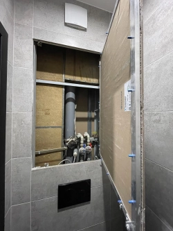 Stav interiéru během procesu rekonstrukce