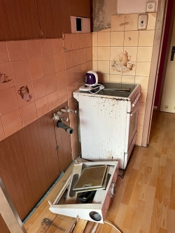 Interiérové úpravy v různých fázích rekonstrukce