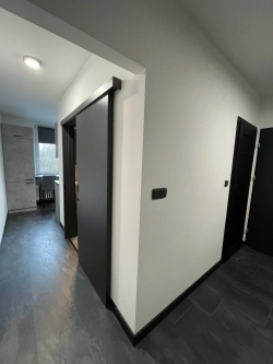 Interiérové úpravy v různých fázích rekonstrukce