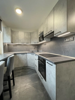 Interiérové úpravy v různých fázích rekonstrukce