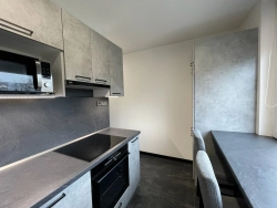 Stav interiéru během procesu rekonstrukce