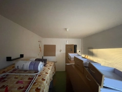 Porovnání stavu interiéru v průběhu rekonstrukce