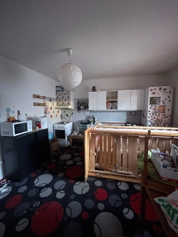 Interiérové úpravy v různých fázích rekonstrukce