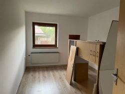 Porovnání stavu interiéru v průběhu rekonstrukce