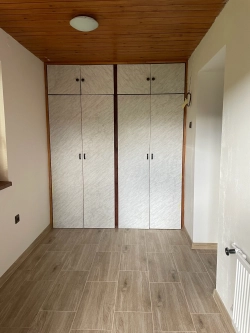 Interiérové úpravy v různých fázích rekonstrukce